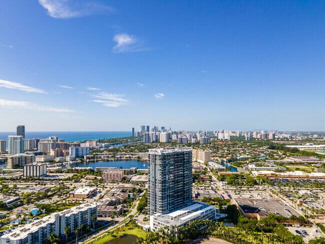 Foto del edificio - Mondrian Hallandale Beach Residences