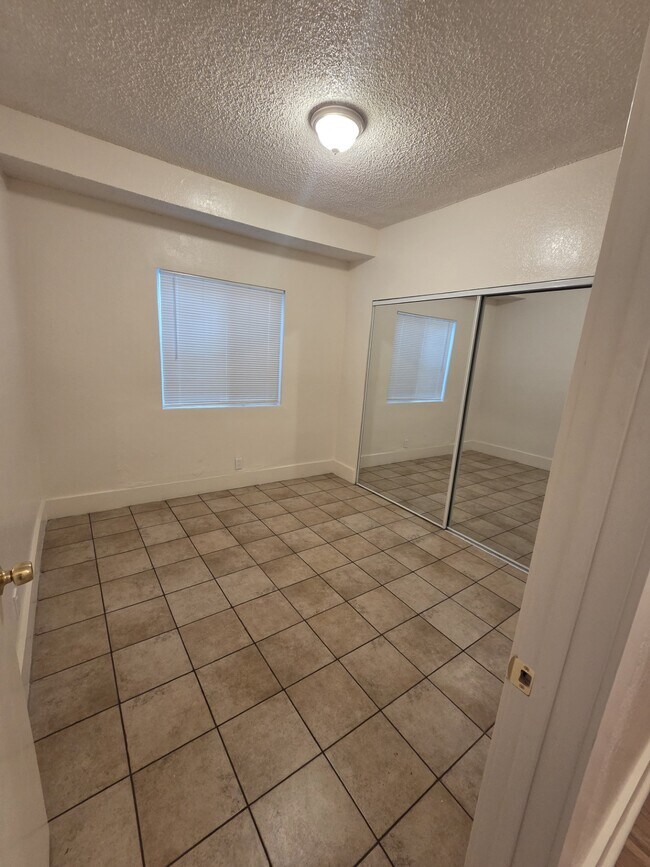 Building Photo - 1157 E 42nd St