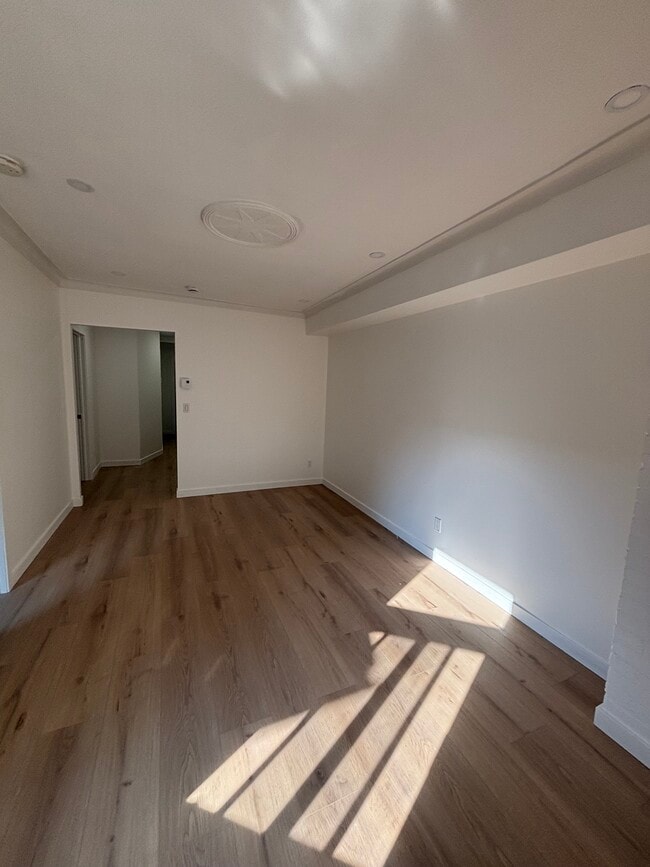 Photo du bâtiment - 5676 Rue Waverly