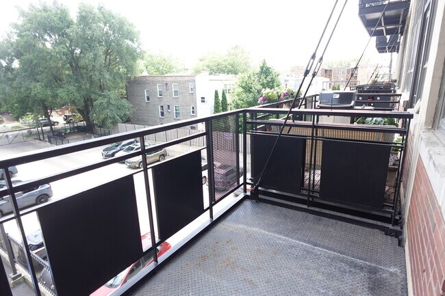 Foto del edificio - 3963 W Belmont Ave