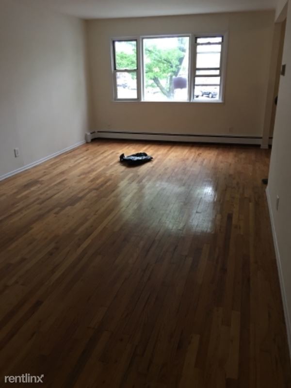 Building Photo - 2 br, 1 bath Apartment - 2528 Parson Blvd