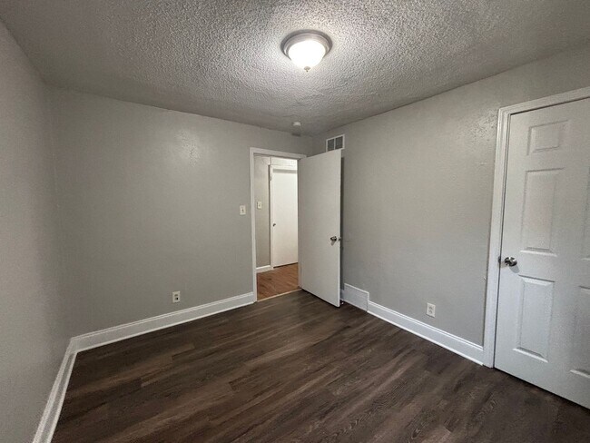 Foto del edificio - 3159 St Charles Dr