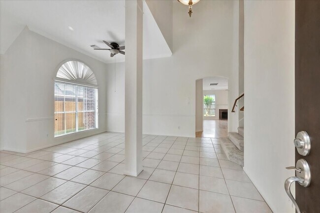 Foto del edificio - 14010 Hazel Ridge Ct