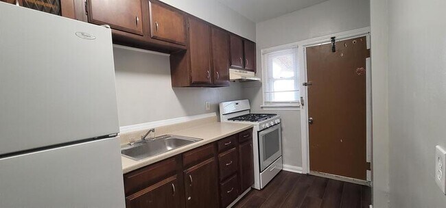 Foto del edificio - 4933 Edgemere Ave
