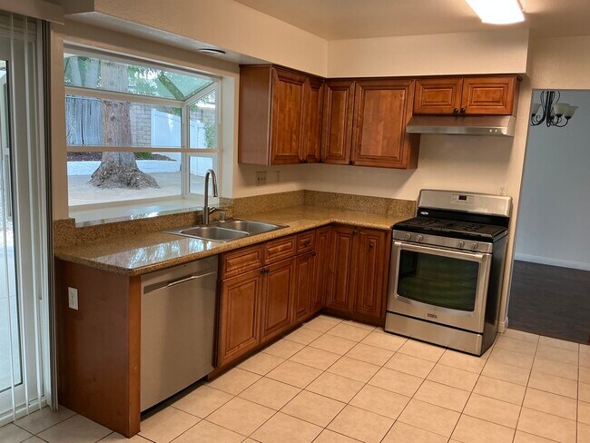 Cocina - 22353 Welby Way