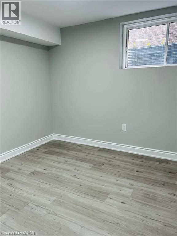 Photo du bâtiment - 216 Woodbine Ave