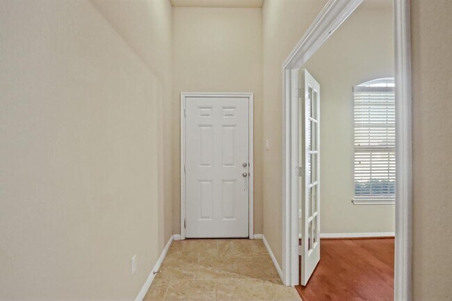 Foto del edificio - 18527 Magnolia Dell Dr