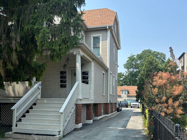 Foto del edificio - 4312 N Kedvale Ave