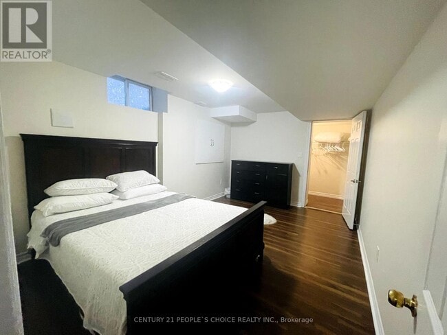 Photo du bâtiment - 5551 Meadowcrest Ave