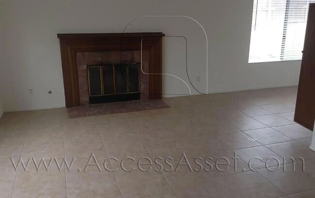 Building Photo - Charming 3 Bed/2 bath Home In Lovely Lake ...