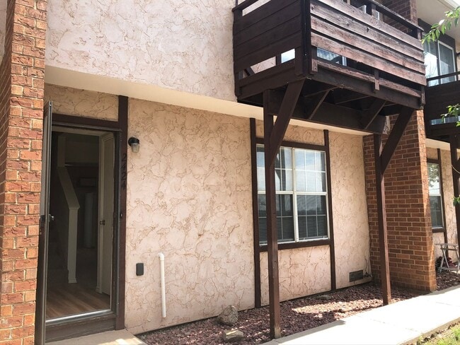 2 bed/2.5 bath Townhome in Rockrimmon! - 2 bed/2.5 bath Townhome in Rockrimmon!