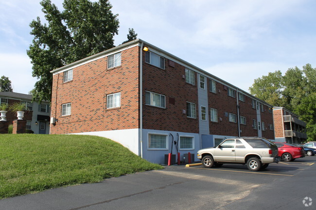 Building Photo - Maple Manor