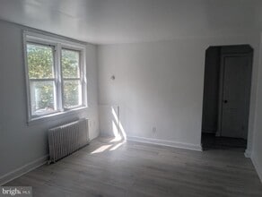 Building Photo - 506 Pfeiffer St