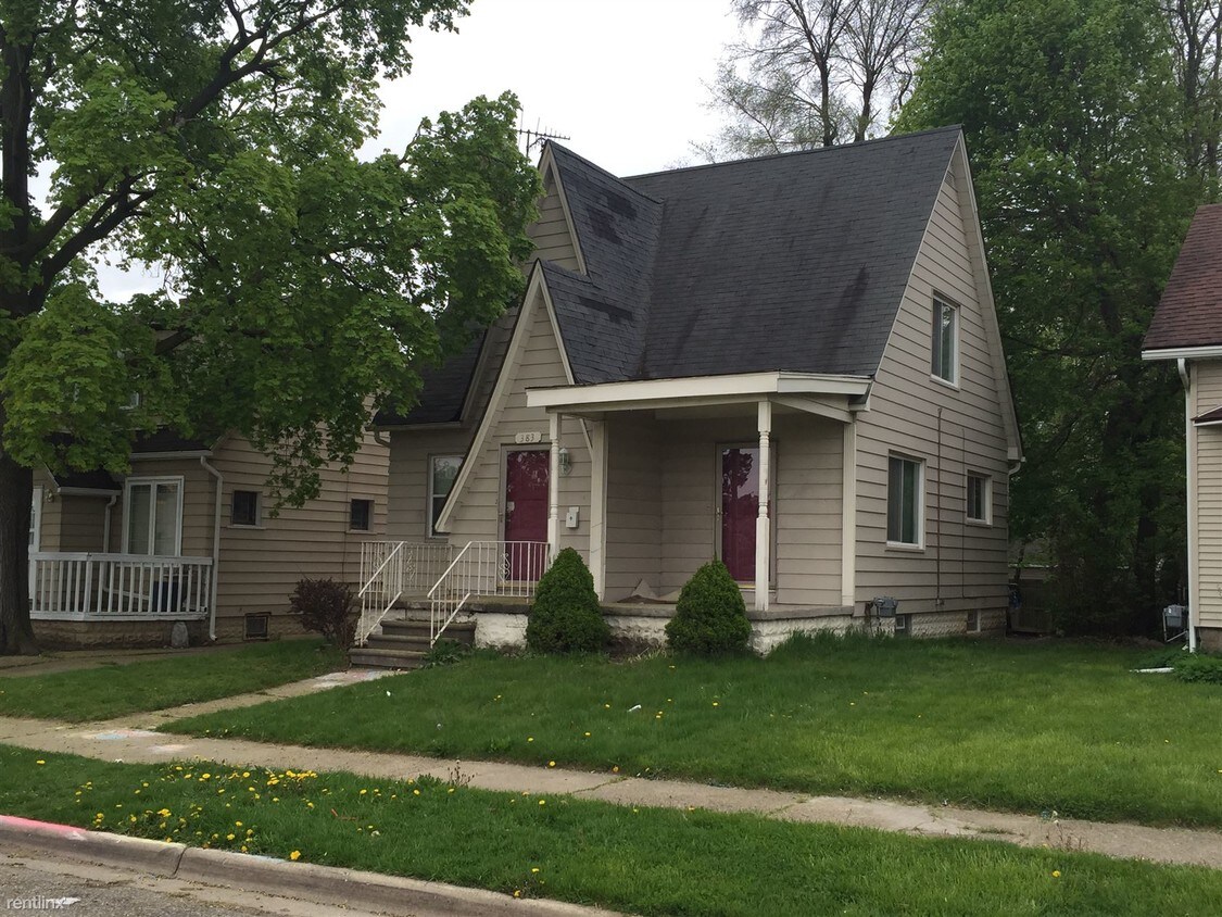 3 br, 1 bath Triplex 383 Elizabeth Lake Rd Condo for Rent in