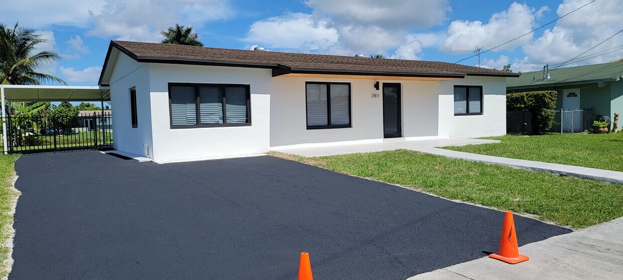 Primary Photo - 2811 SW 124th Ct