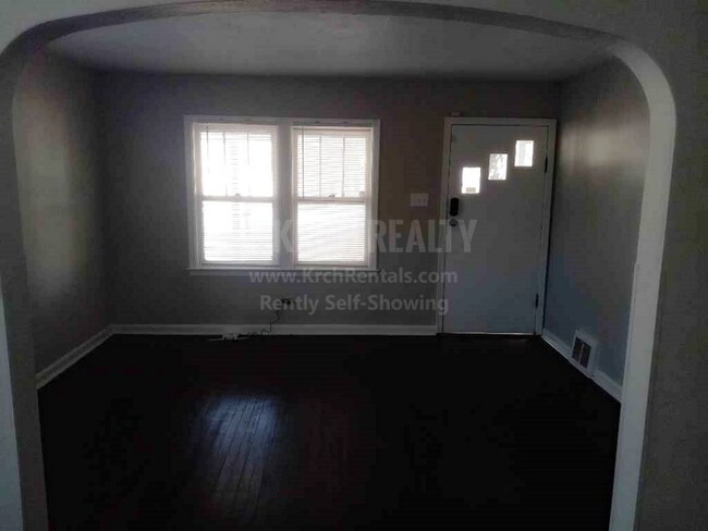 Building Photo - Cozy 2 bedroom, 1.5 bathroom home!