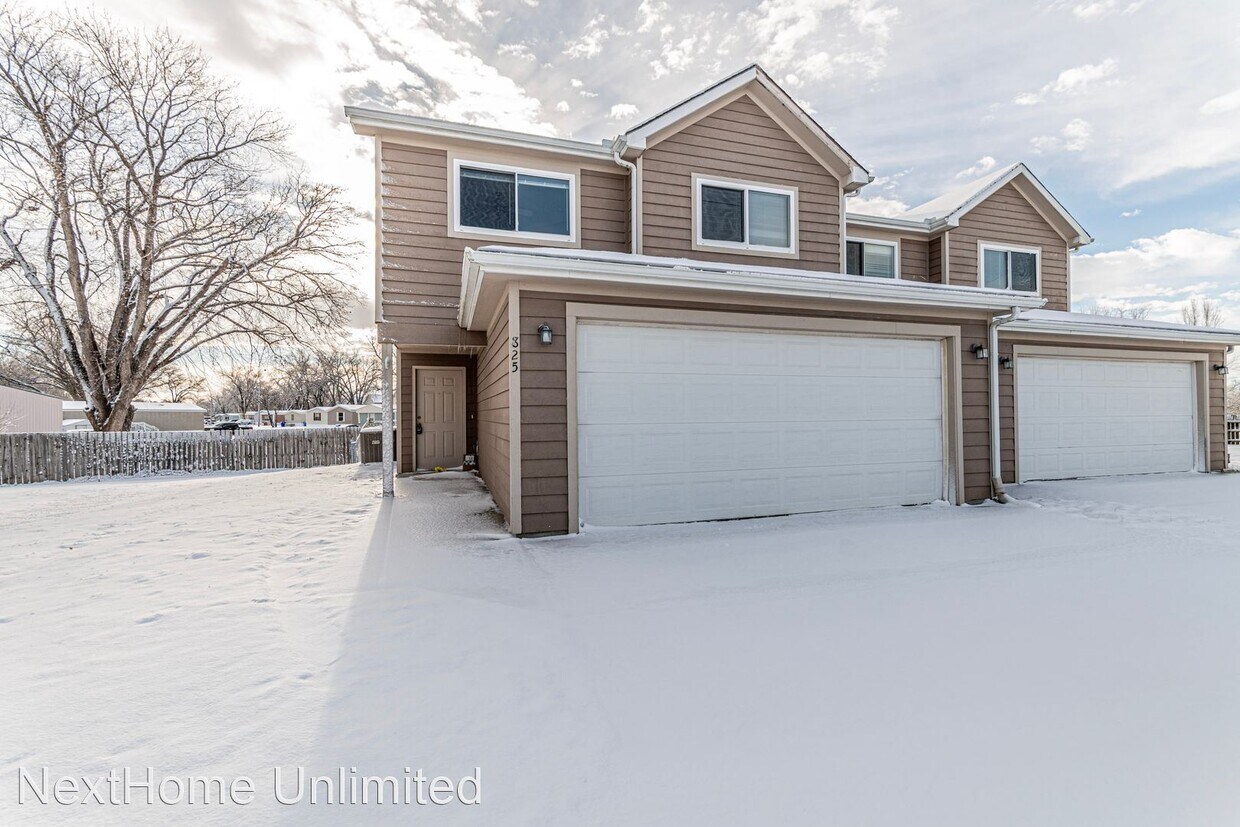 3 br, 2.5 bath House 825 Whitetail Ct House Rental in Junction City