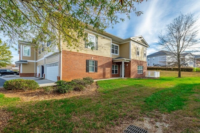 Photo - 6105 Regency Ct House