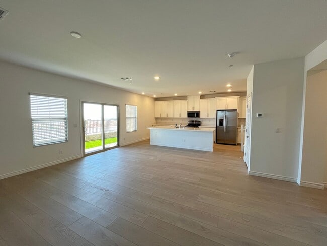 Building Photo - Summerlin Townhouse with Unobstructed Strip Views!