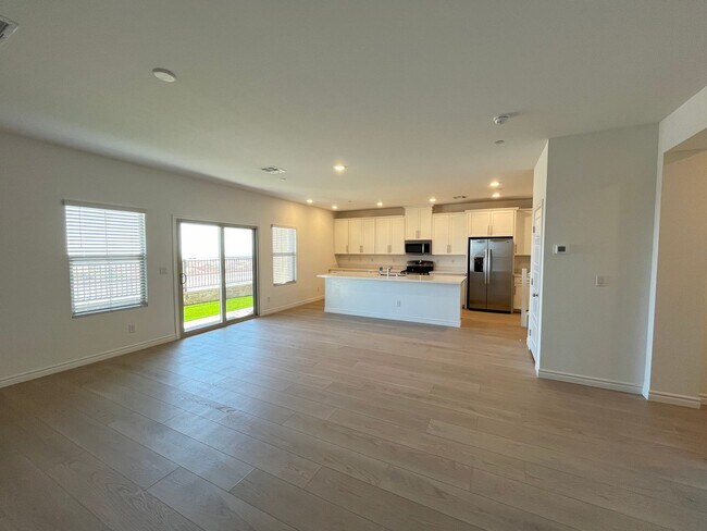 Foto del edificio - Summerlin Townhouse with Unobstructed Strip Views!