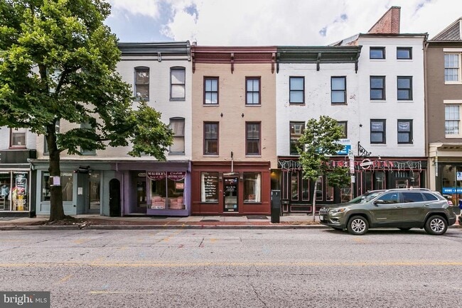 Building Photo - 906 S Charles St