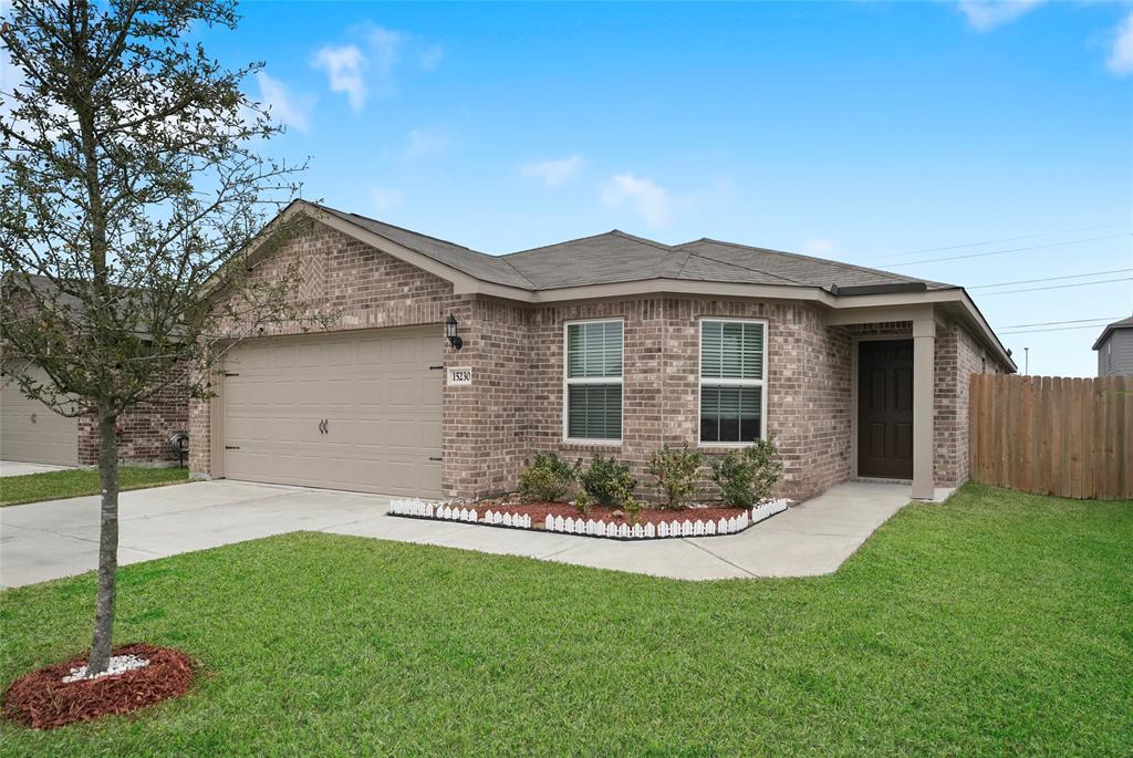 Primary Photo - 15230 Central Lakes Dr