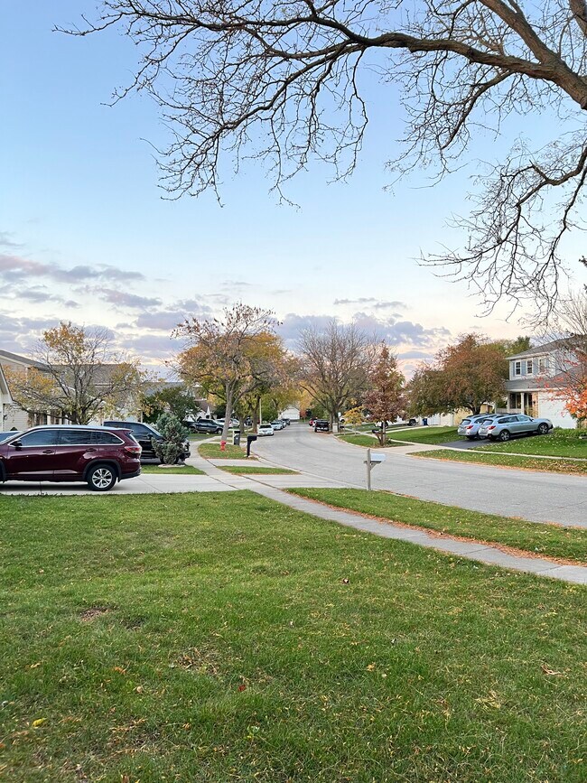 Foto del edificio - 666 Mariner Dr