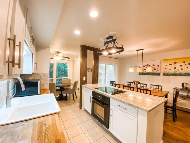 Foto del edificio - 4159 Steck Ave