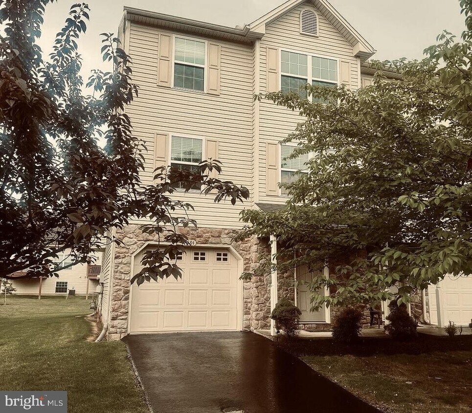Foto principal - 184 Mapleton Dr