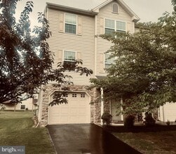 Building Photo - 184 Mapleton Dr
