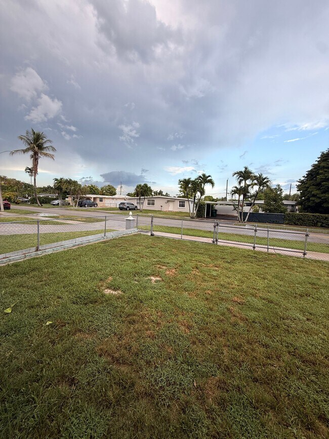 Foto del edificio - 10555 SW 32nd St