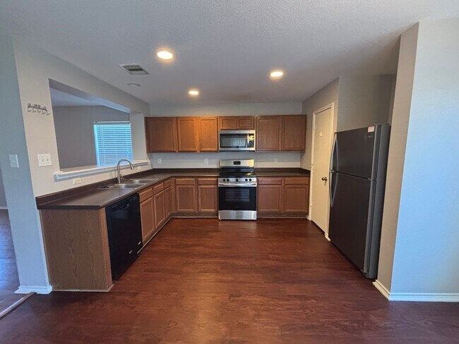Foto del edificio - Spacious 3-Bedroom Home with Bonus Office ...