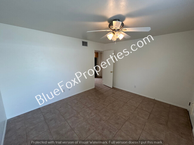 Foto del edificio - 2201 N Sparkman Blvd