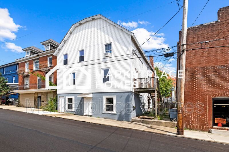 39 Madison Ave Unit B, Greensburg, PA 15601 Condo for Rent in