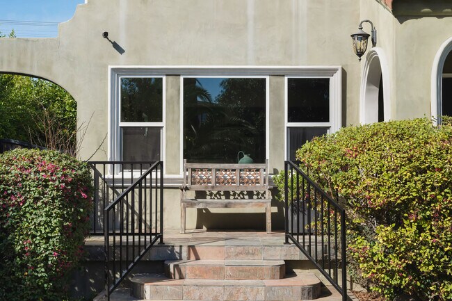 Building Photo - 1345 S Longwood Ave
