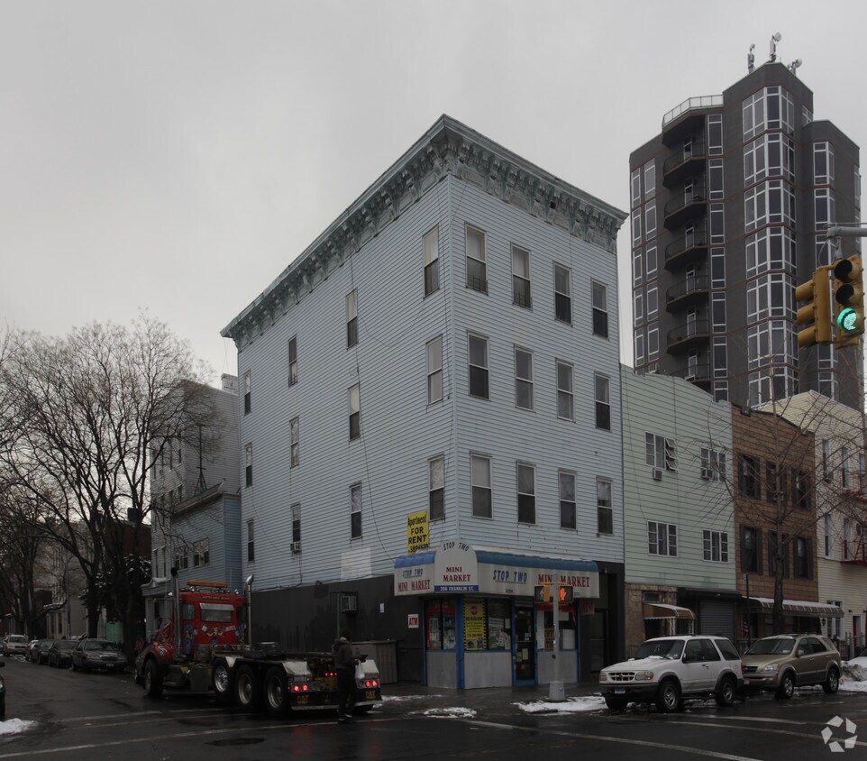 Primary Photo - 208 Franklin St