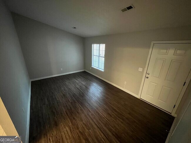 Building Photo - 225 Doe Run Dr