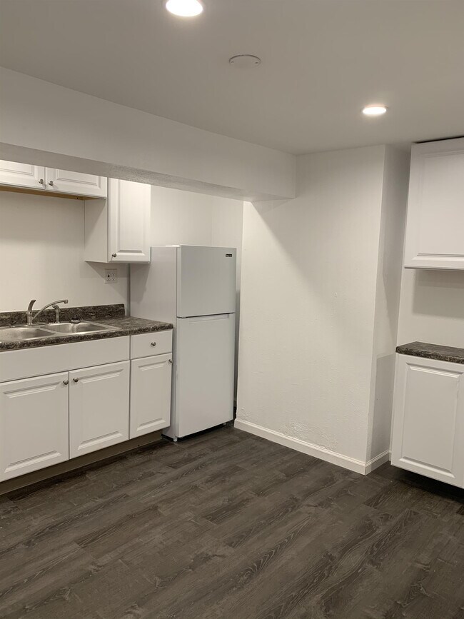 Building Photo - 206-208 W 34th St