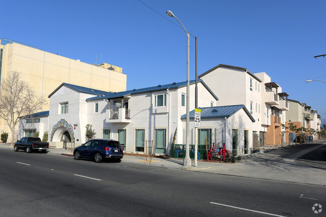 Building Photo - Holt Family Apartments