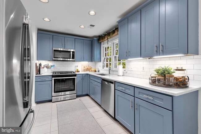 Building Photo - 5144 Woodmire Ln