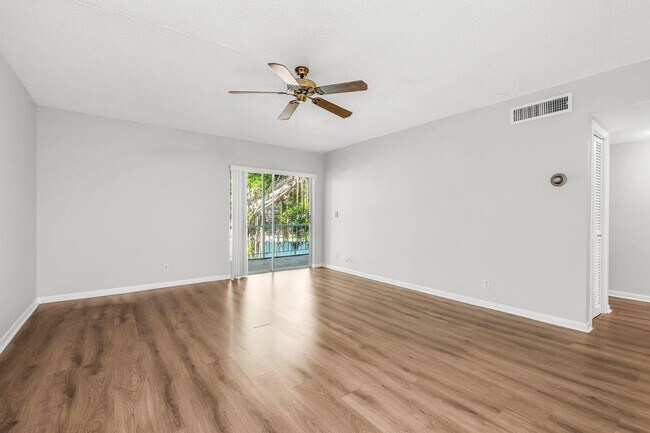 Foto del edificio - 632 NW 13th St