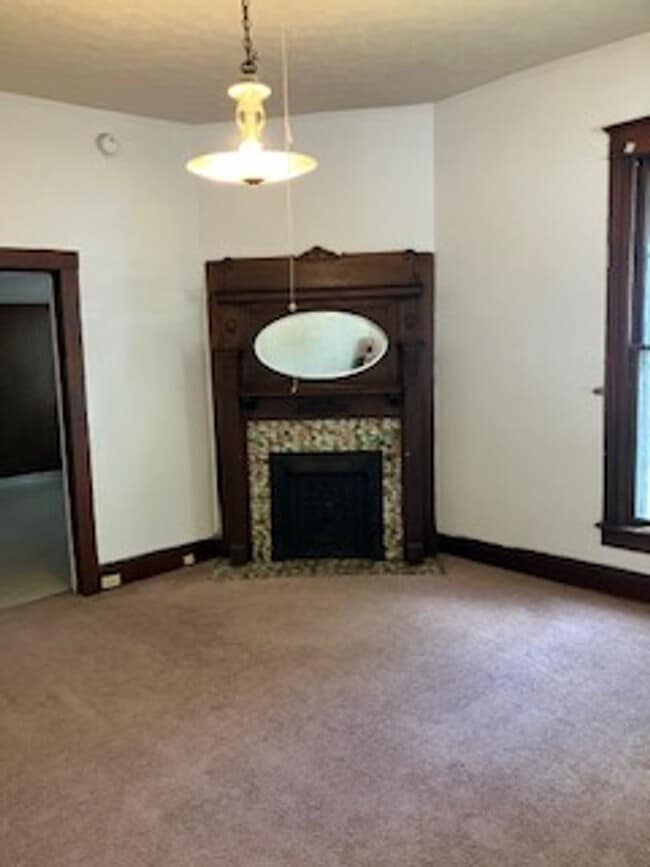 Building Photo - 726 W Kirkwood Ave