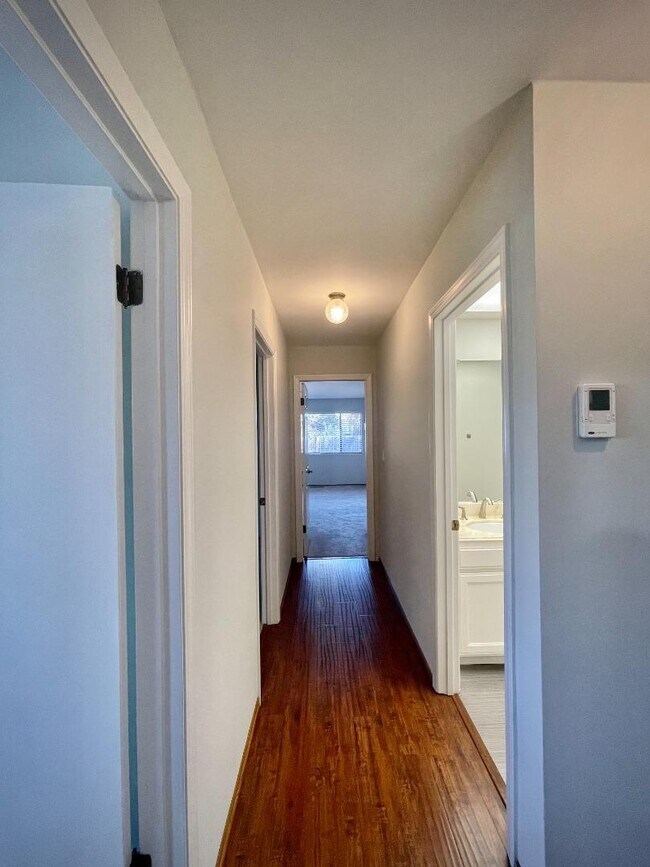 Building Photo - 213 Woodbridge Cir