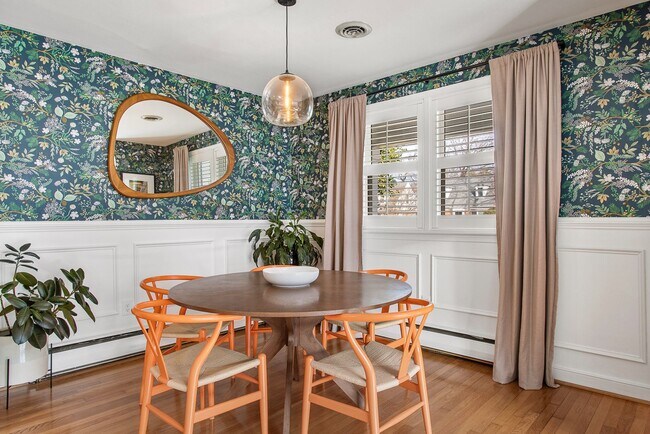 Foto del edificio - Beautiful Bungalow in Willow Lawn