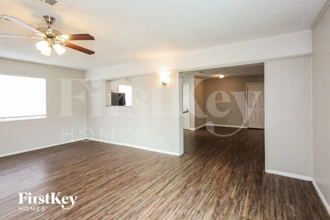 Foto del edificio - 3500 Coronado Ct