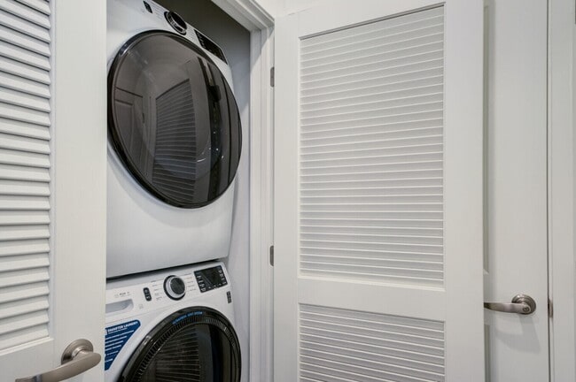 Building Photo - 16962 Westwood Ln