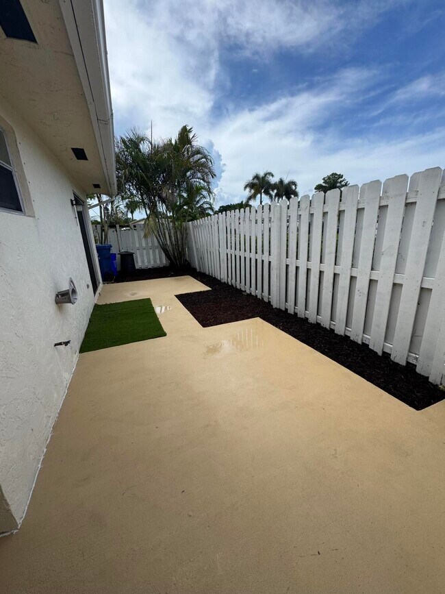 1324 Arapaho St Jupiter FL 33458 - 1324 Arapaho St Jupiter Fl Building Photo