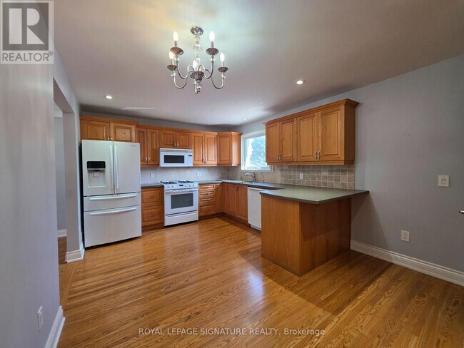 Photo du bâtiment - 100 Corman Ave