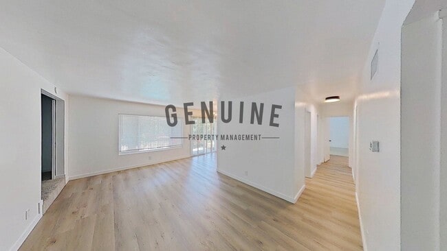 Foto del edificio - Stunning 2nd Story 3 Bedroom Condo in Woodlake Villas, La Habra