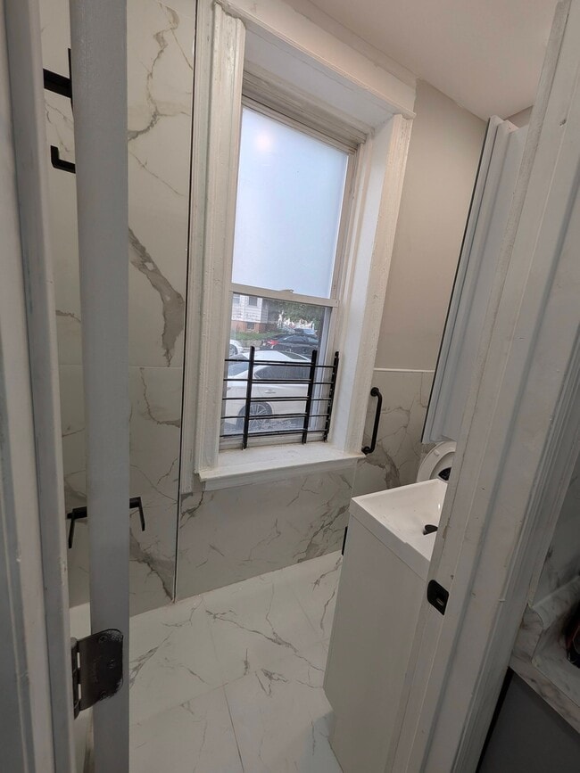 Building Photo - 295 Avenue B